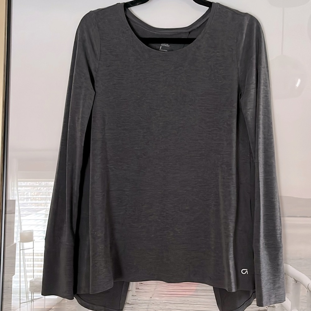 NWOT GAP BREATHE RESPIRANT LONG SLEEVED TOP